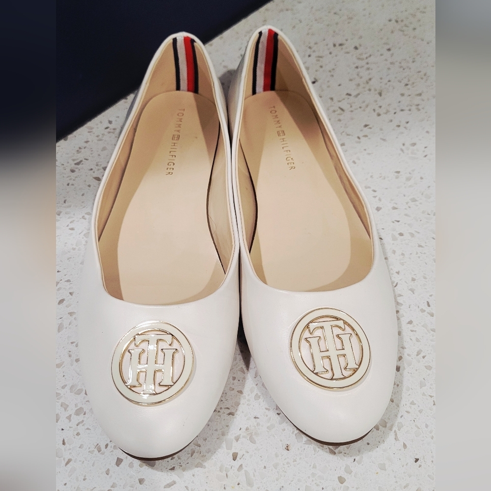 Tommy Hilfiger White Leather Logo Medallion Ballet Flats | Size 9.5 - Picture 2 of 6